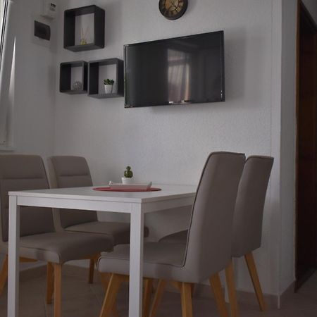 Apartmani Cvangic Vir Dış mekan fotoğraf